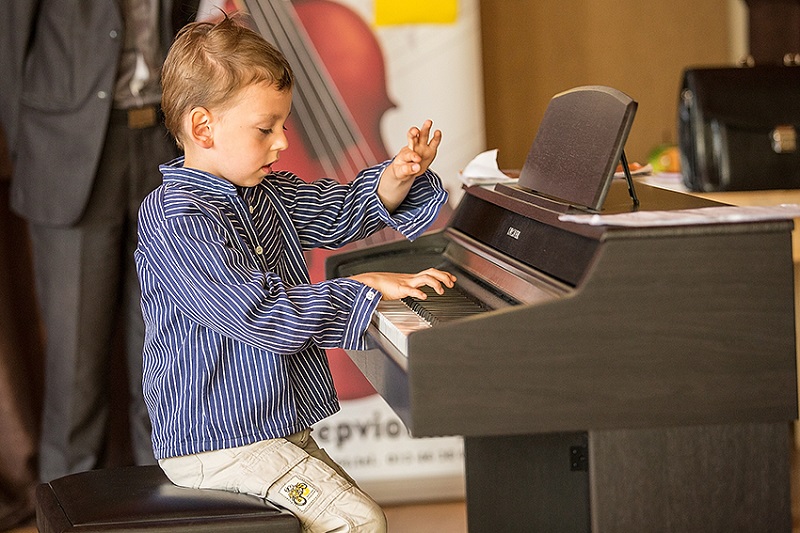 Młody pianista